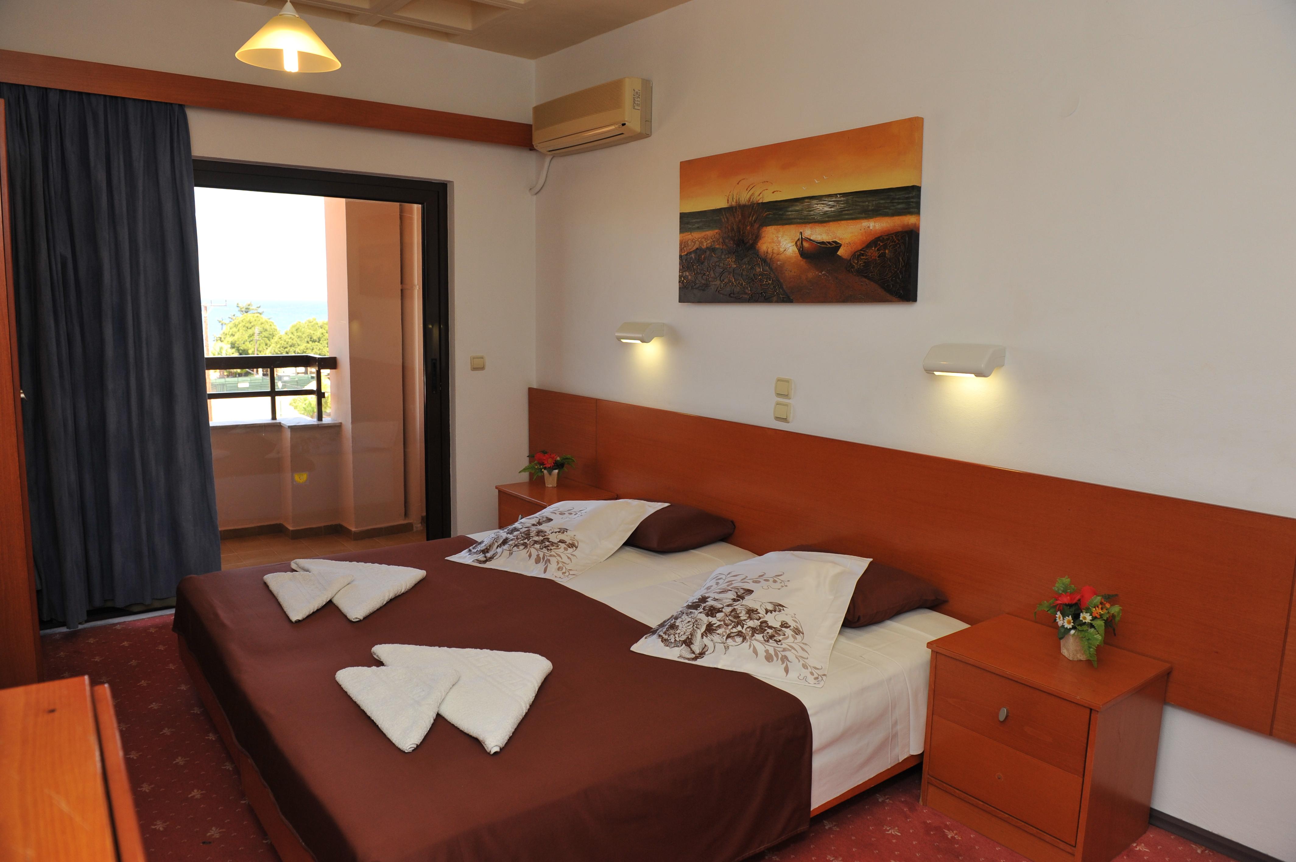 Heleni Beach Hotel เอียลิซอส ภายนอก รูปภาพ