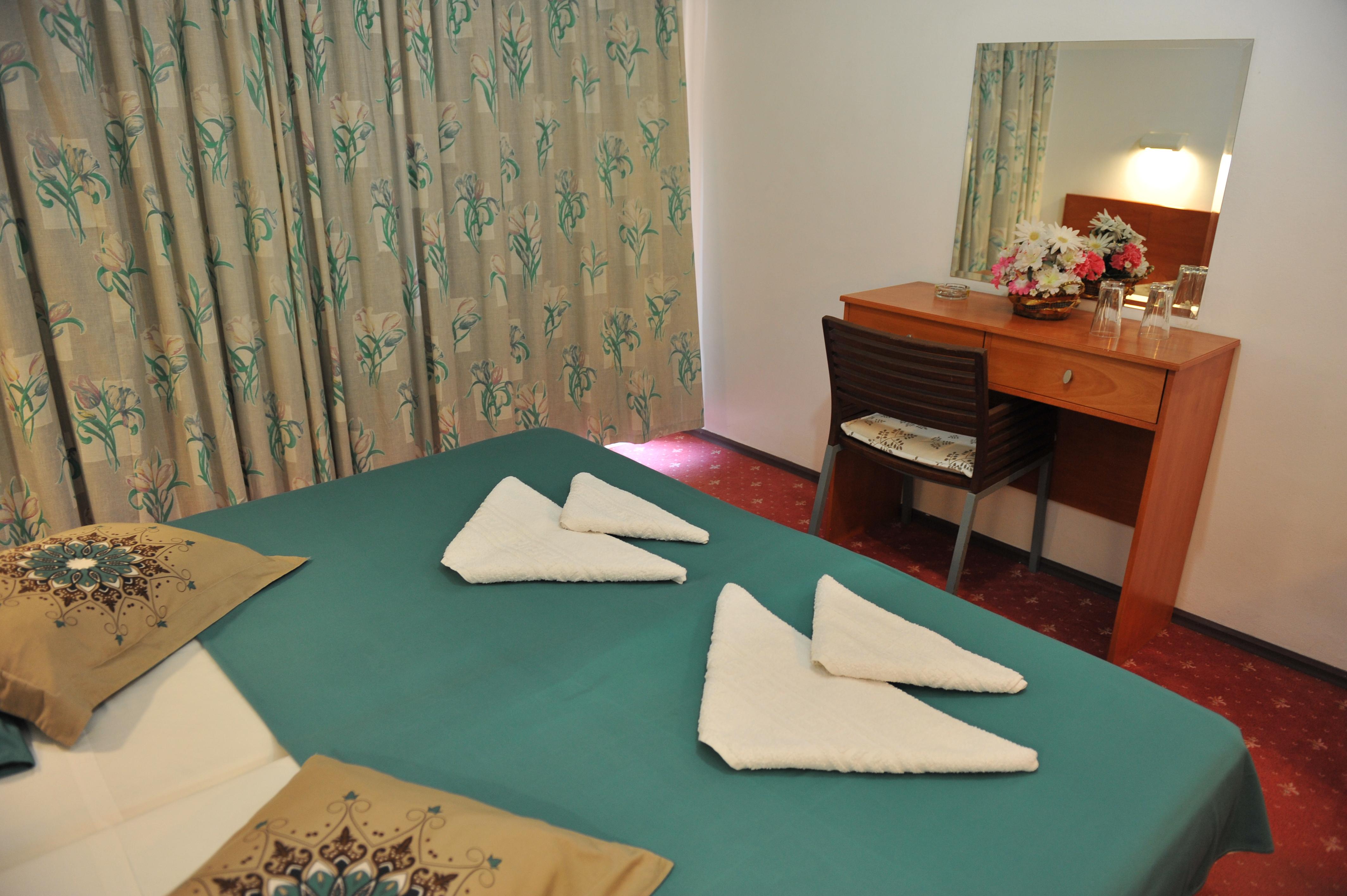 Heleni Beach Hotel เอียลิซอส ภายนอก รูปภาพ