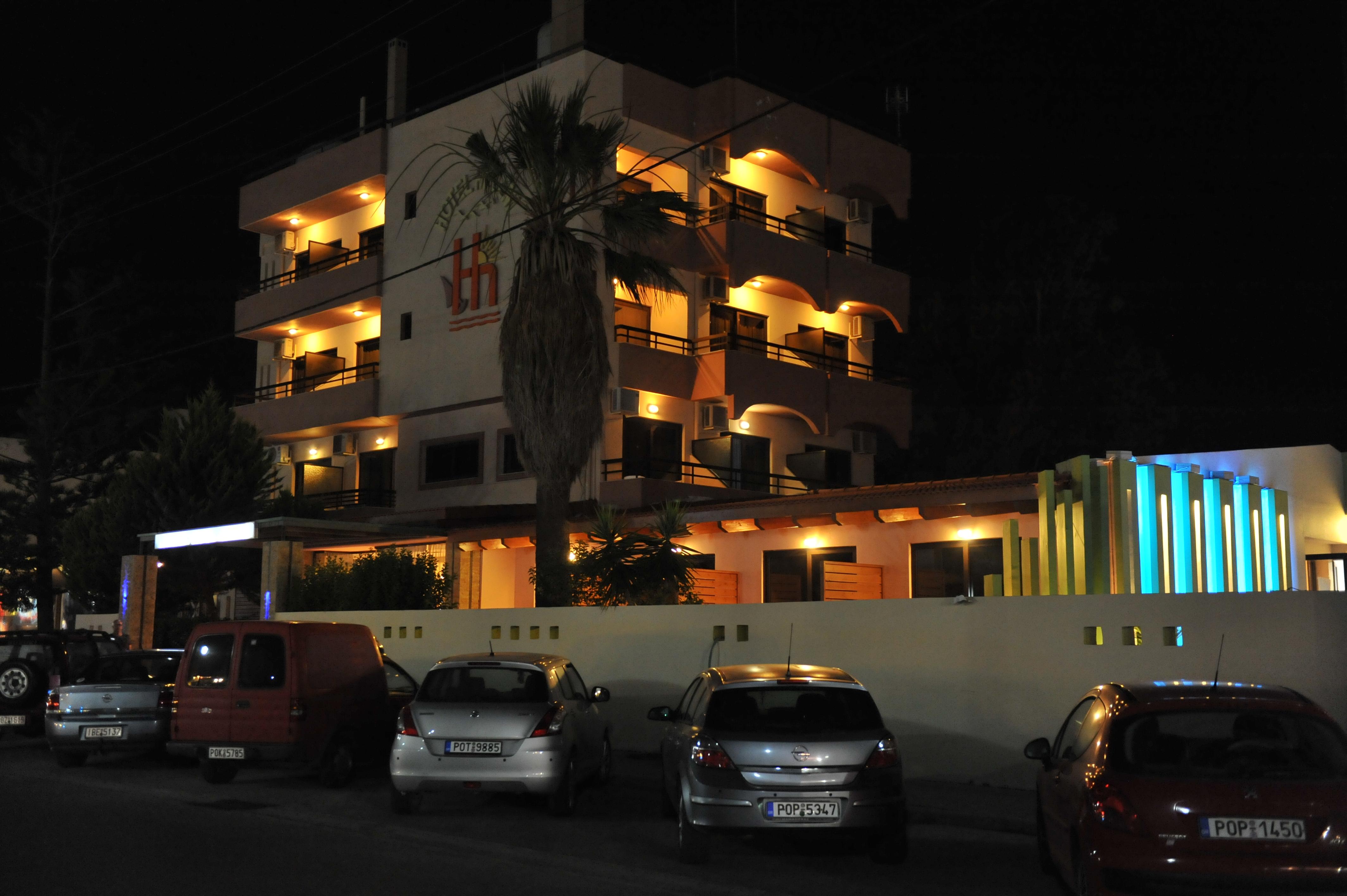 Heleni Beach Hotel เอียลิซอส ภายนอก รูปภาพ