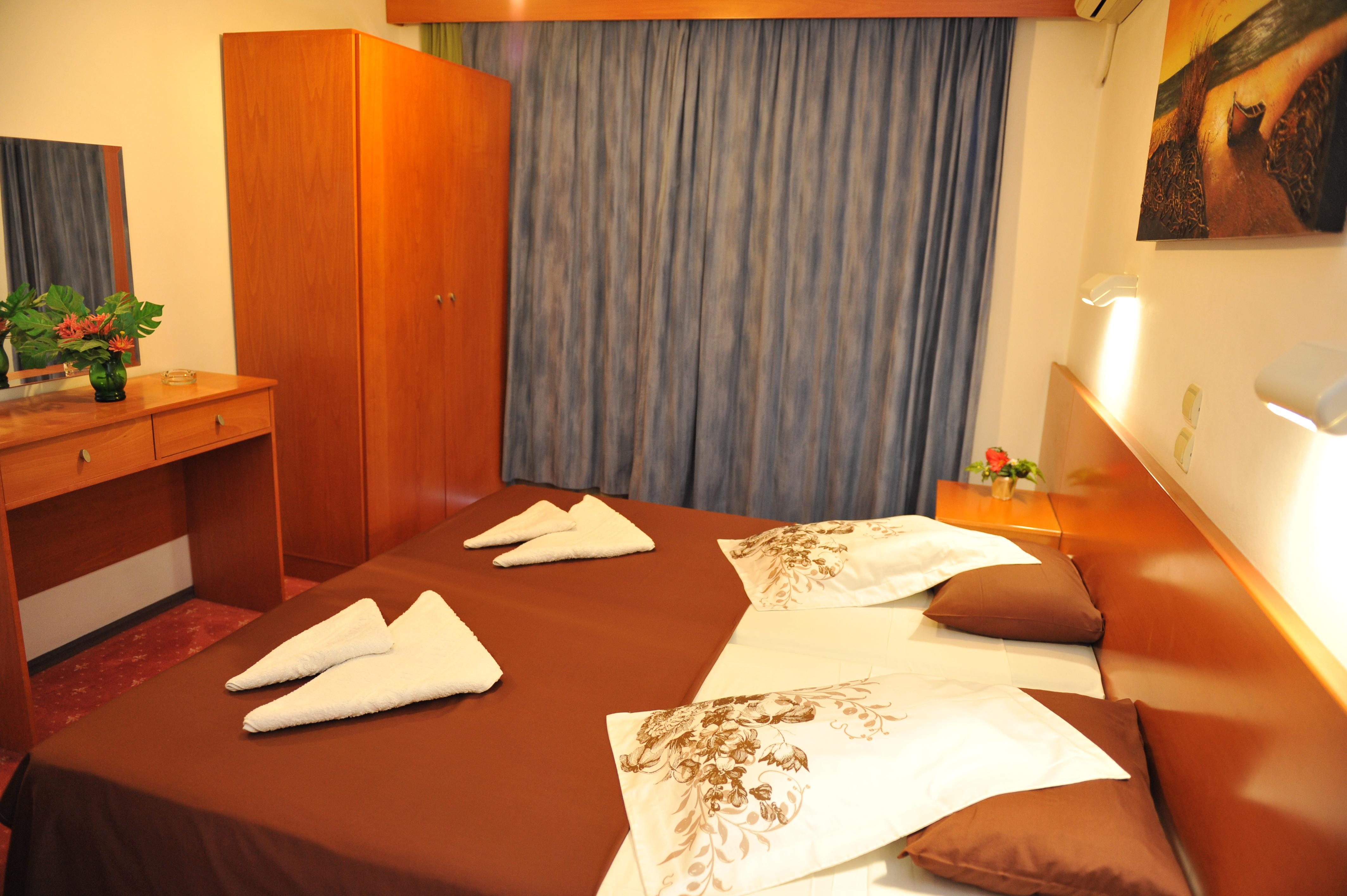 Heleni Beach Hotel เอียลิซอส ภายนอก รูปภาพ