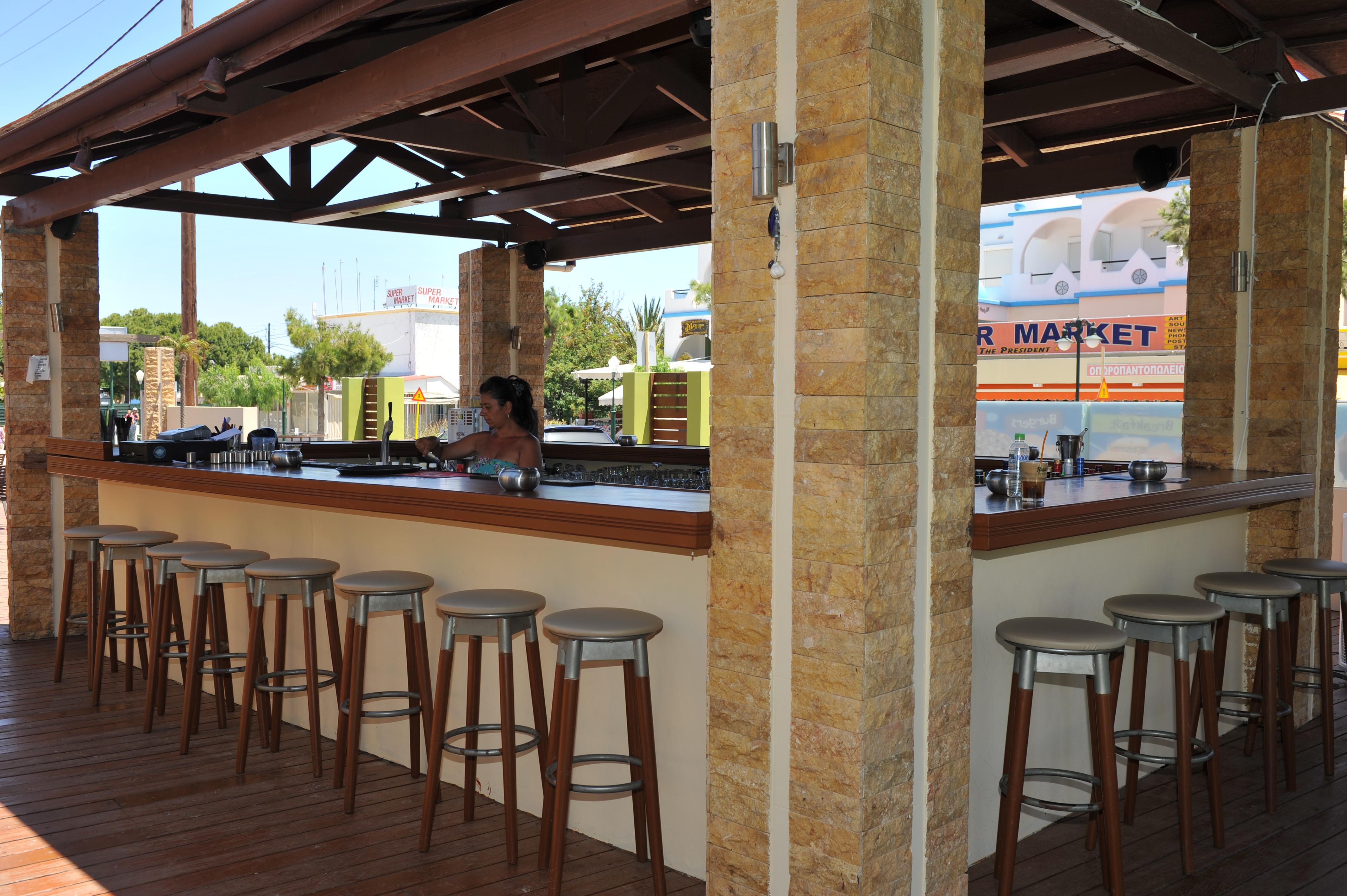 Heleni Beach Hotel เอียลิซอส ภายนอก รูปภาพ