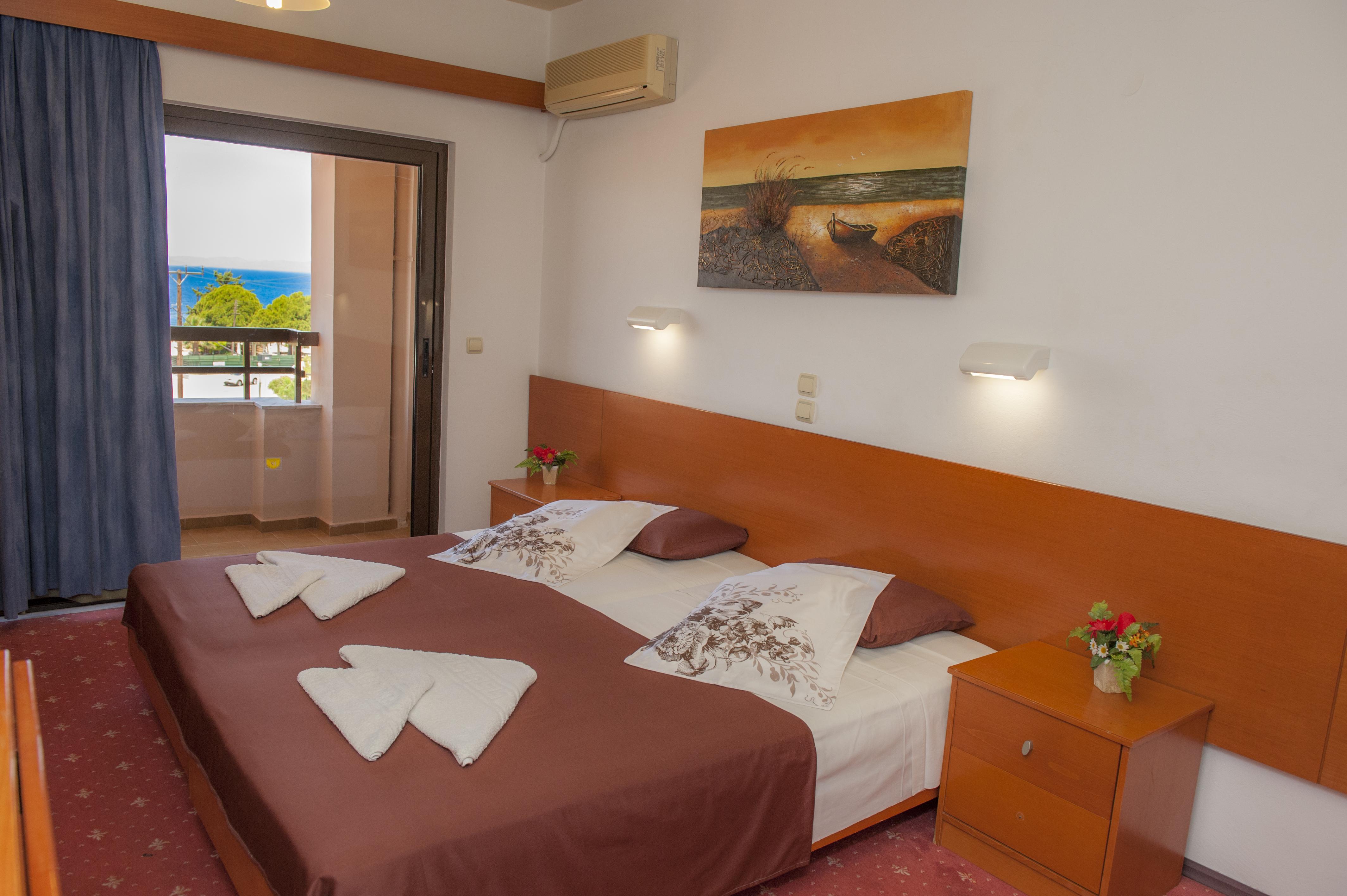Heleni Beach Hotel เอียลิซอส ภายนอก รูปภาพ