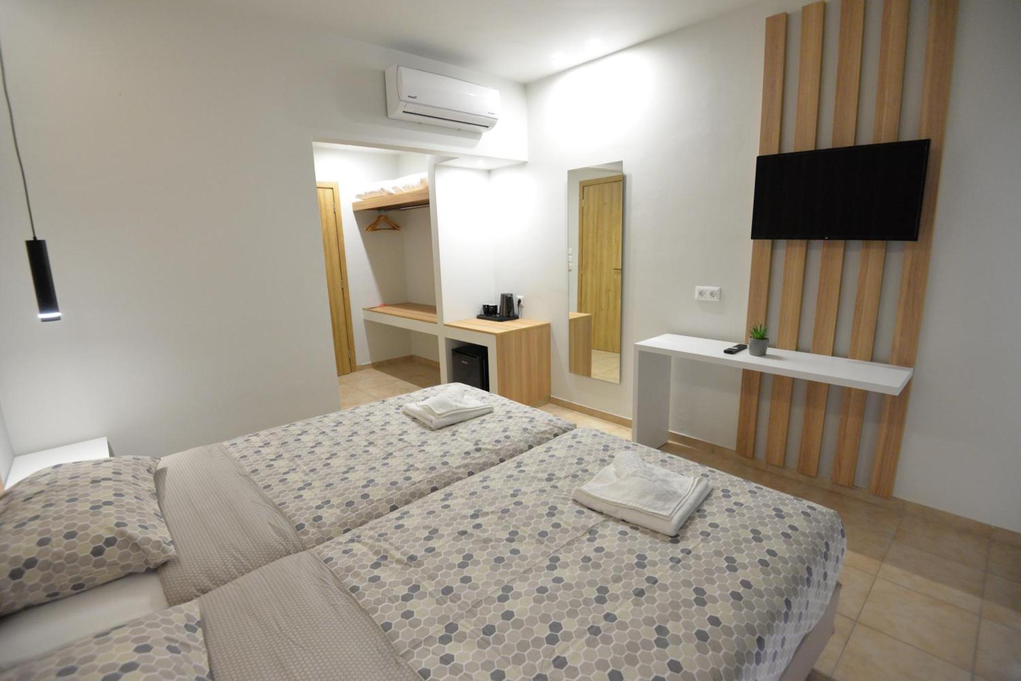 Heleni Beach Hotel เอียลิซอส ภายนอก รูปภาพ